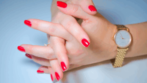 Chrome mirror nails summer 2025 trend