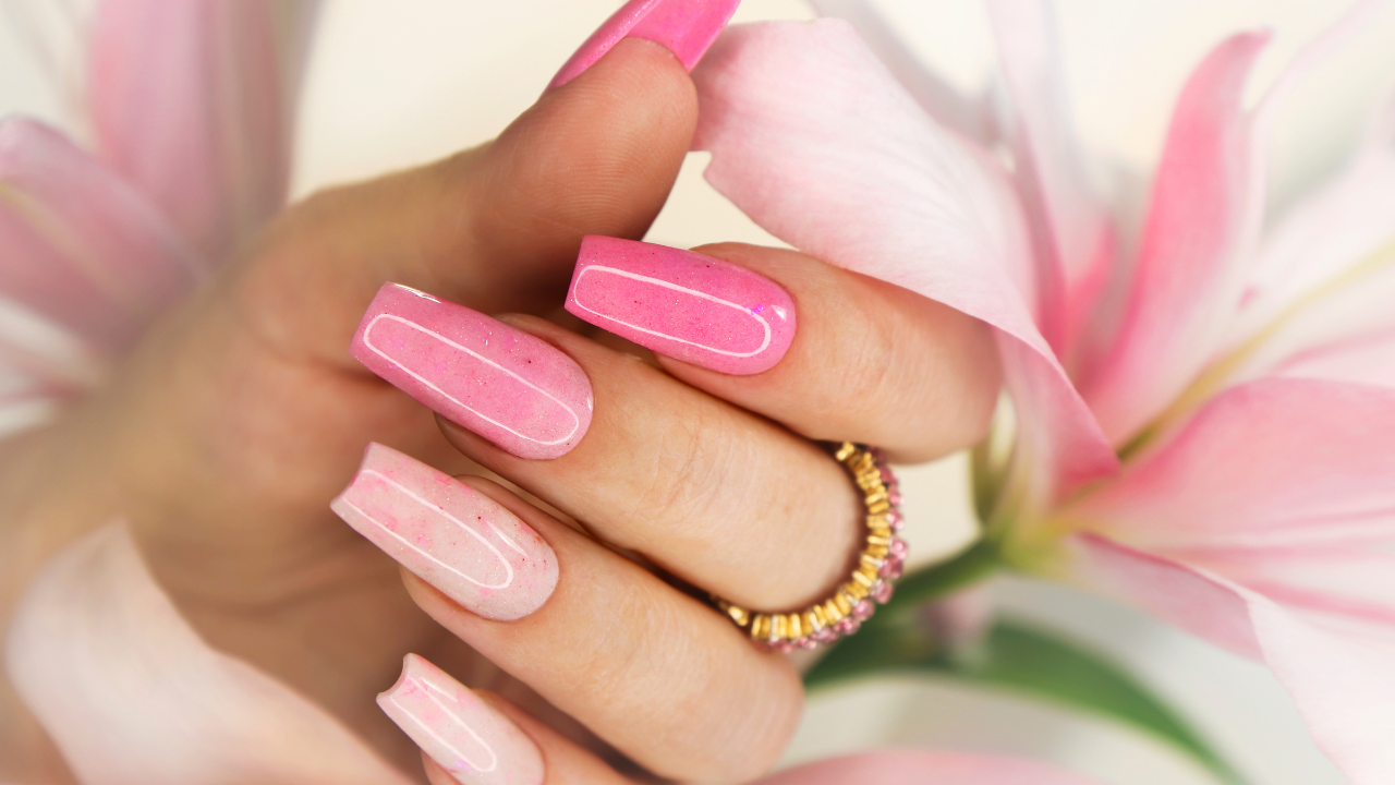 Chrome mirror nails summer 2025 trend