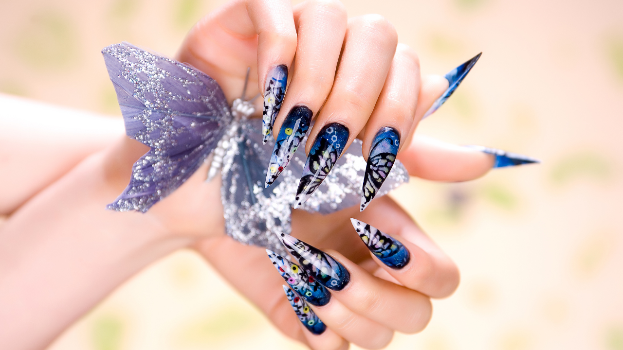 Chrome mirror nails summer 2025 trend